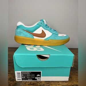 *BRAND NEW* 
Nike SB~Force 58~Sneakers
Women size: 6.5
Green Frost|Dark Russet